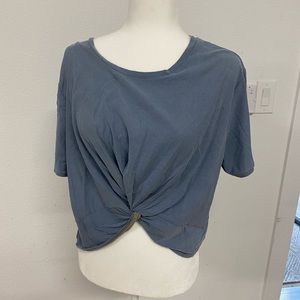 Sadie and sage front twist crop top short sleeve